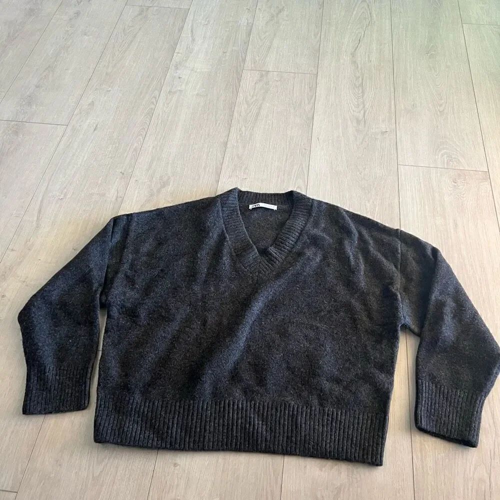 Zara women’s sweater size M